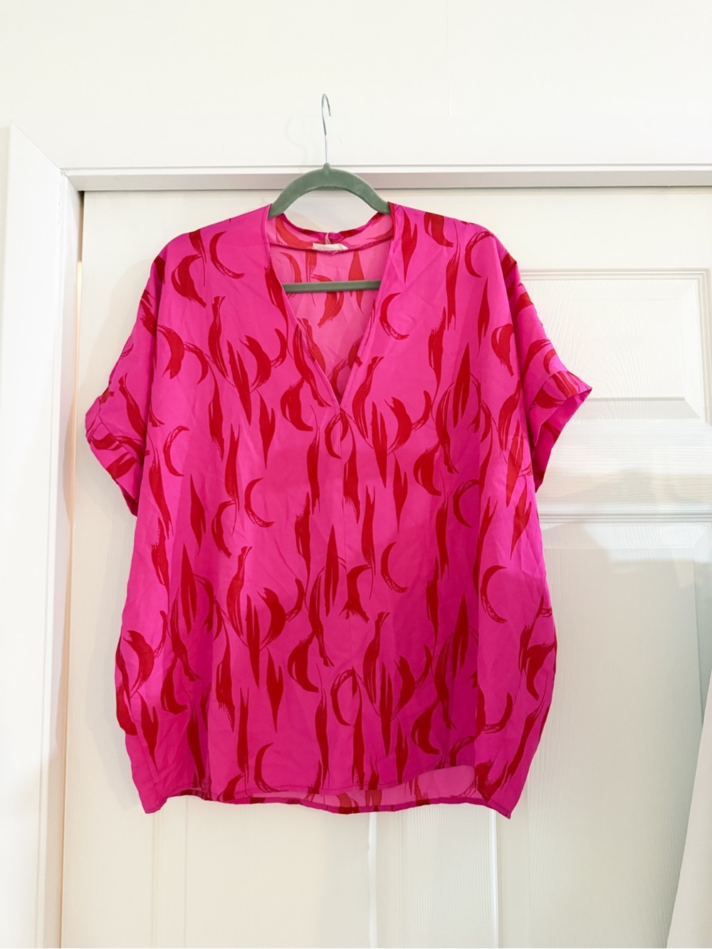 JODIFL Pink Blouse with Red Abstract Print